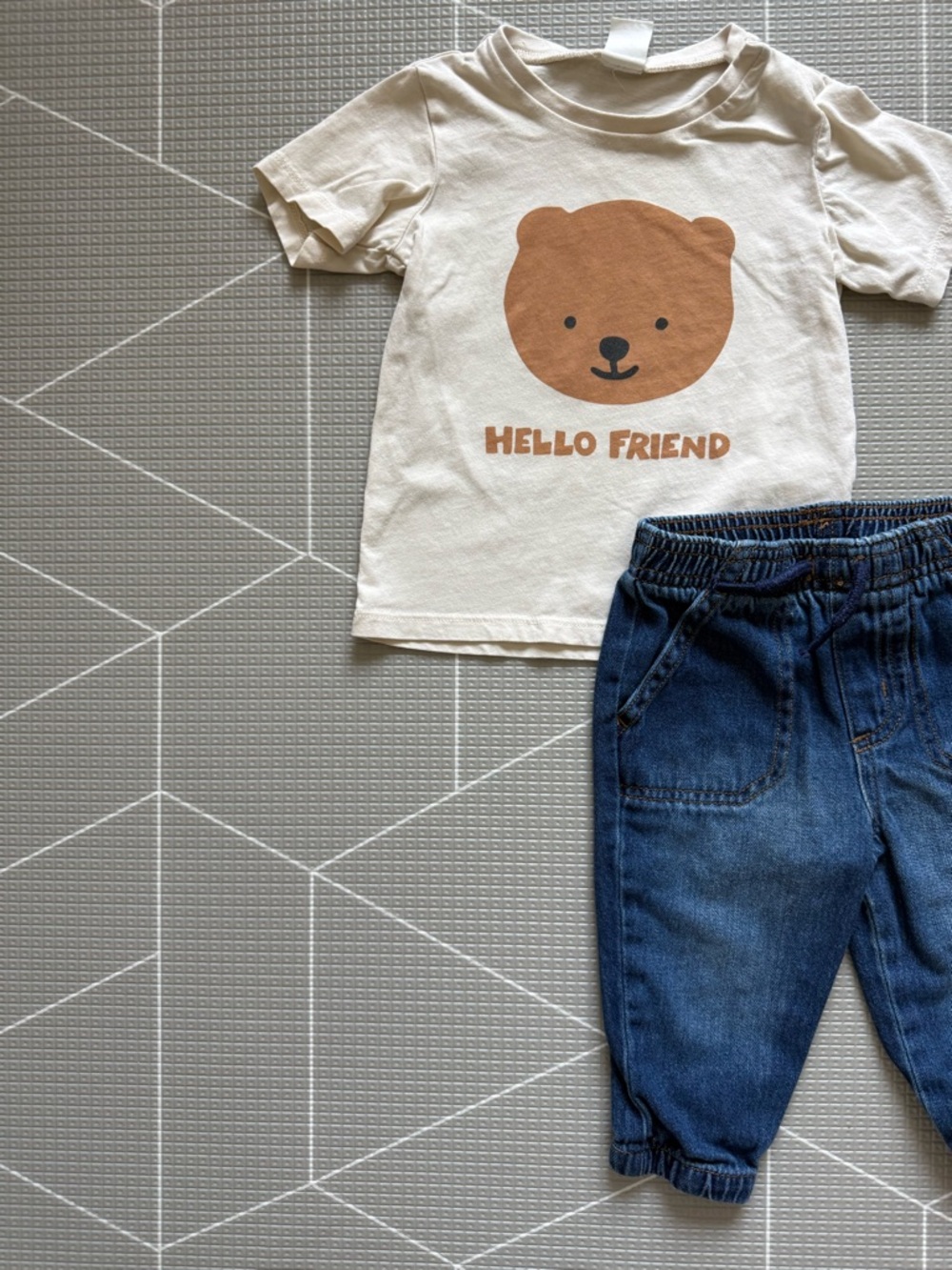 H&M|Baby gender neutral Cream "Hello Friend" Bear Tee & Blue Denim Joggers Set•